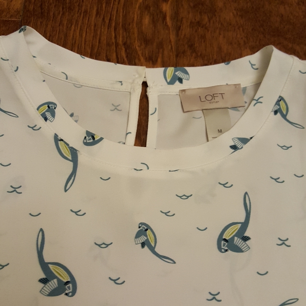 Loft flowy blue bird white short sleeve top - Picture 3 of 8